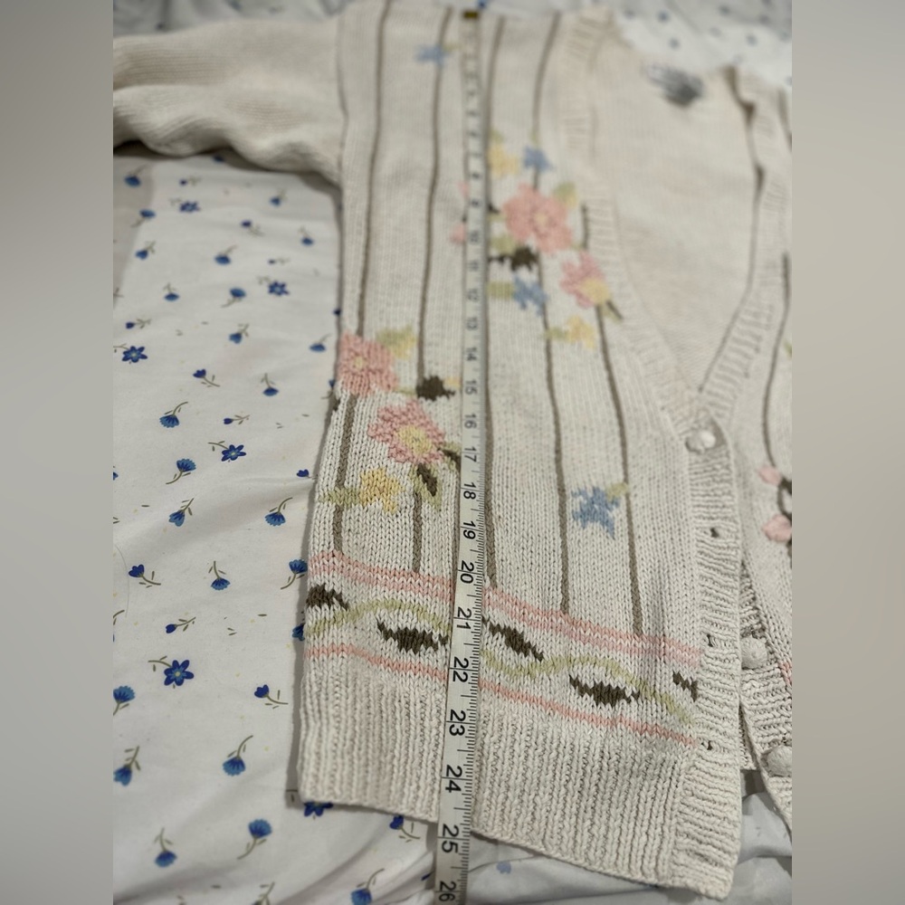 VTG Studio Style Sz: M Cream Hand Knit Cardigan Grandmacore Floral Cottagecore - Picture 4 of 13
